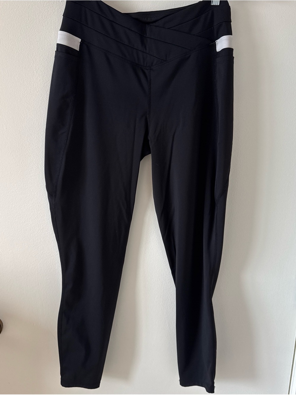 Black High-Waist Active Leggings with Contrast Trim